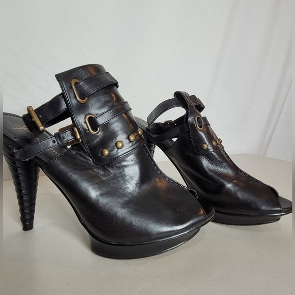 B. Makowsky Irene Black Leather Peep Toe Studded Slingback Platform Pumps - 8.5 - Picture 1 of 12